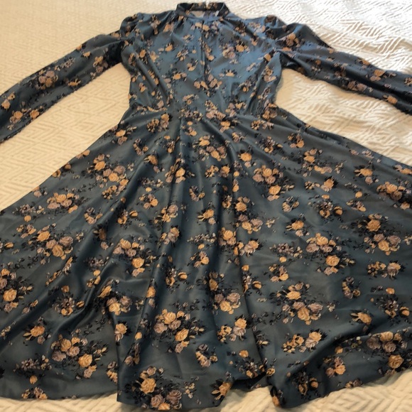 Vintage Floral Dress - Picture 5 of 15